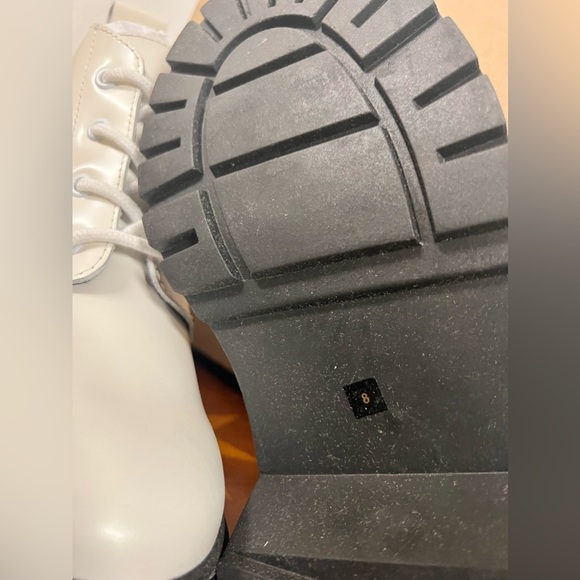 NWB Steve Madden Women's Larkin White Leather Lace up Boot - Multiple Sizes - Picture 14 of 17